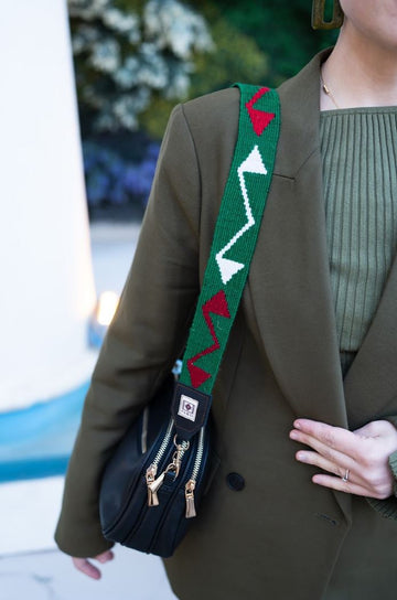Çengel Motifli El Dokuması Kilim Askı – Yeşil Zemin