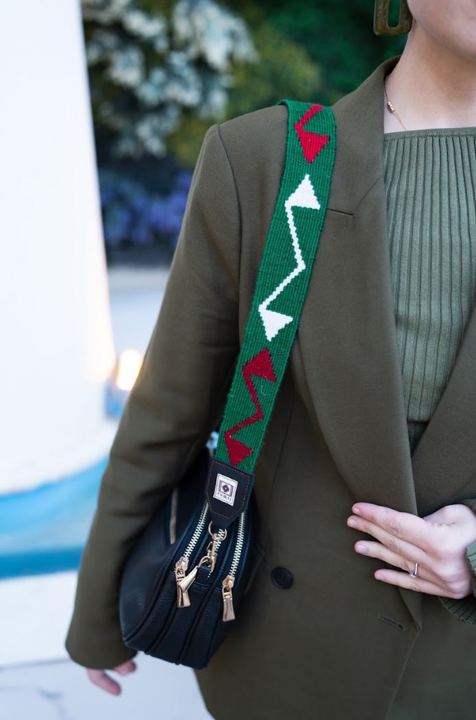 Çengel Motifli El Dokuması Kilim Askı – Yeşil Zemin
