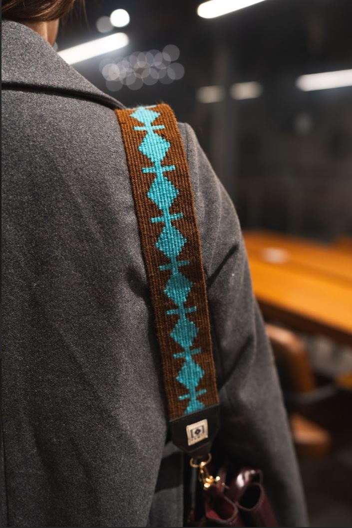 Kurt Gözü Motifli El Dokuması Kilim Askı