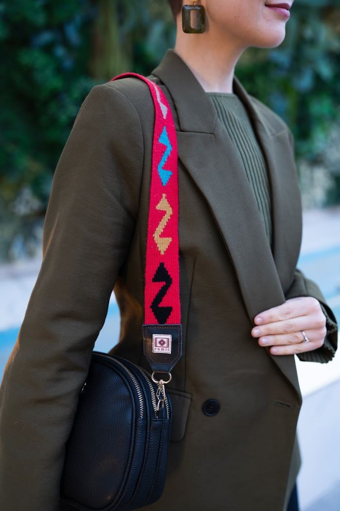 Çengel Motifli El Dokuması Kilim Askı – Nar Çiçeği Zemin